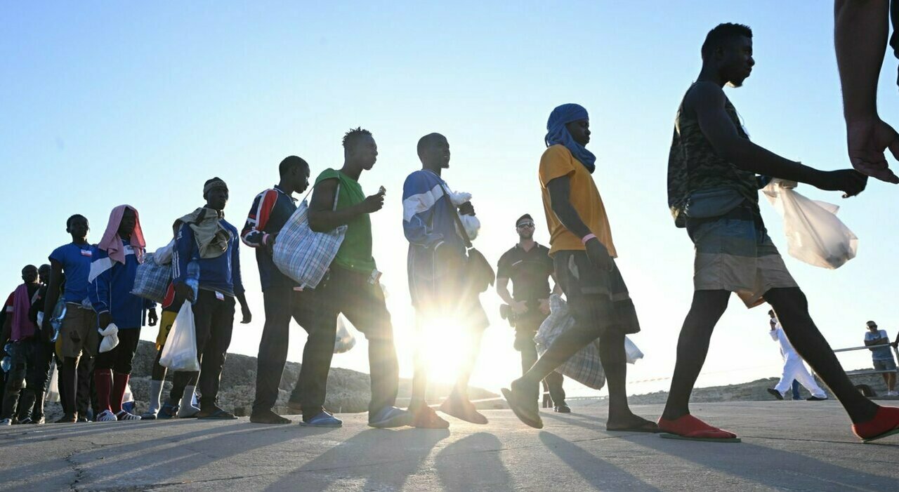 Migranti arrivo a Lampedusa