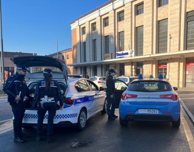 Polizia Locale Polizia Stato Stazione Reggio 640x503
