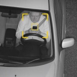 Distrazioni al telefono guida