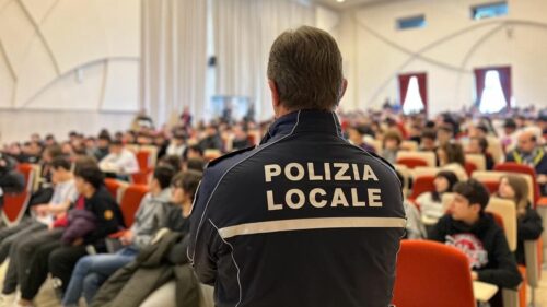 Educazione stradale polizia locale giovani alunni bambini studenti 2