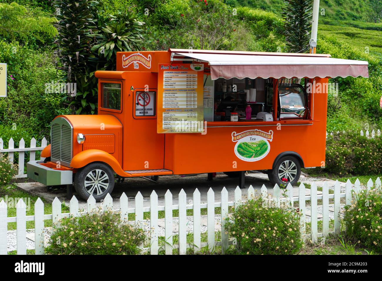 Negozio mobile per camion per bevande un negozio di te su ruote elegante camion arancione 2c9m203