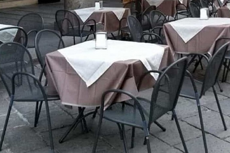 Occupazione suolo pubblico tavolini fuori (1)